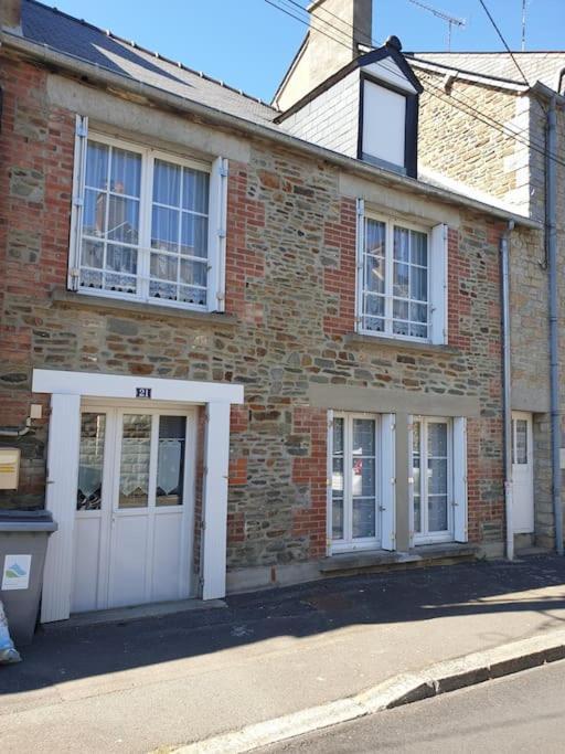 Maison De Ville Situee A 8 Kms Du Mont St Michel Pontorson Bagian luar foto